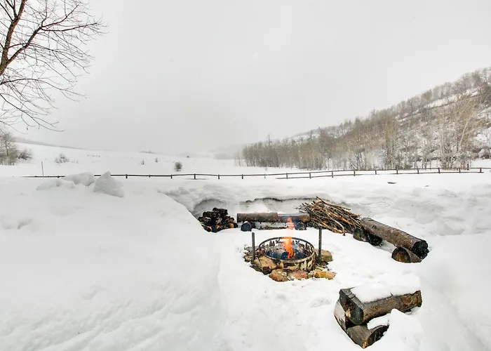 Fire Pit & Games! 10-acre 'majestic Mountain Home' Holiday home