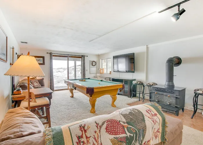 Fire Pit & Games! 10-acre 'majestic Mountain Home' *
